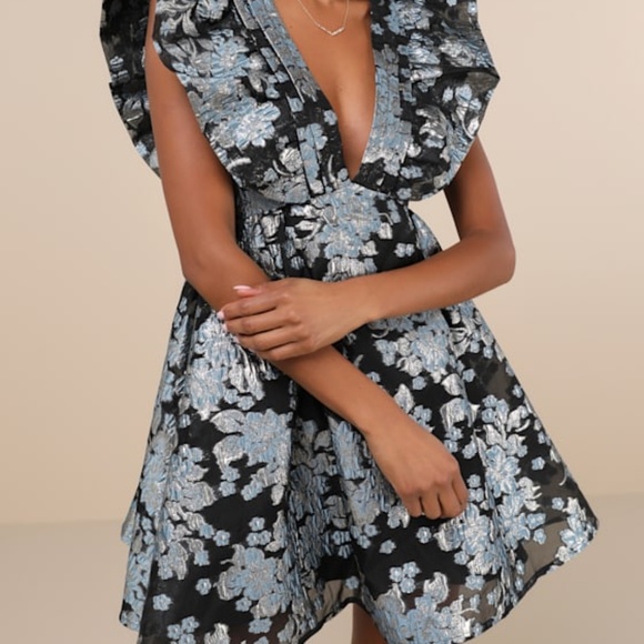 Lulus Dresses & Skirts - Lulus Decadent Presence Black Jacquard Babydoll Mini Dress - Size L